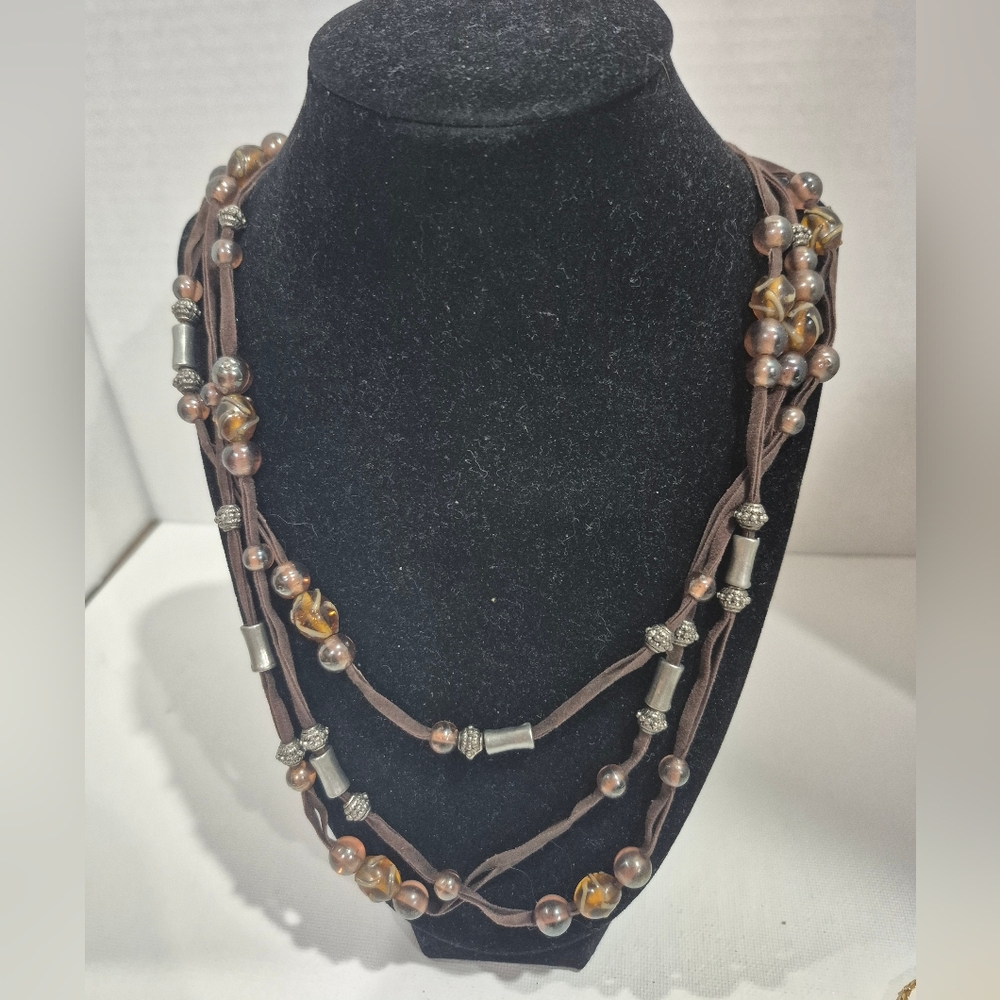Elegant Vintage Brown And Silver Single-Strand Necklace